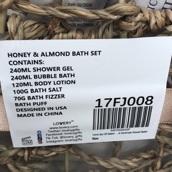 “Lovery” brand, 7 piece bath gift set in honey & almond scent -NWT - Picture 13 of 14